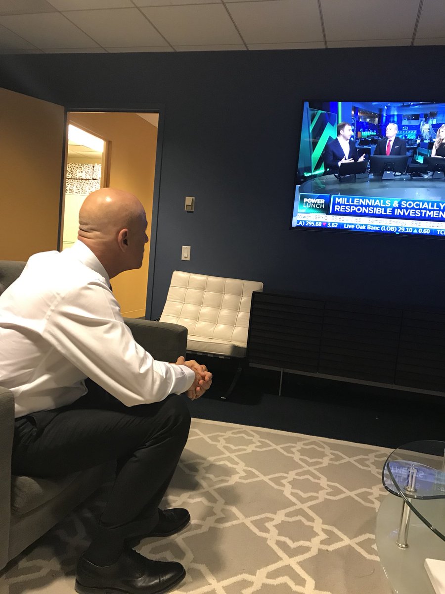 erikamandraf's tweet photo. Warming up for our NYC investor day tomorrow #Descalzi @CNBC waiting to be interviewed live @PowerLunch #energytelling #Set4Growth https://t.co/38Rtih8j7G