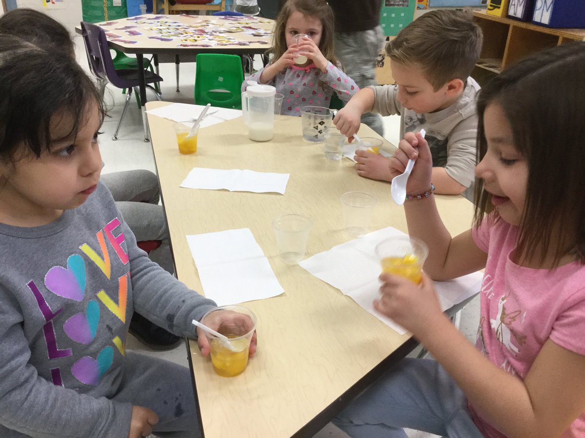 ECEC_Turtles's tweet photo. Yummy mango!  It’s fun to try new foods,  @ctadel @ECEC_Turtles https://t.co/kBFn96VaOY