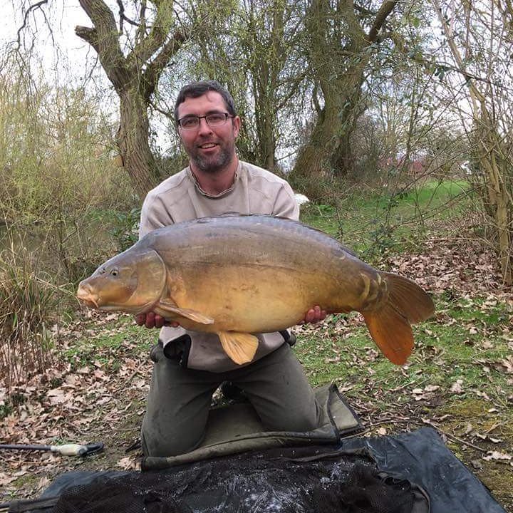 FoldFisheries's tweet photo. The irreplaceable Dave from last Friday ,  rocks up catches fish,  any fish,  tench,  perch and carp he's not fussy.. https://t.co/ke4gyNC7Mi