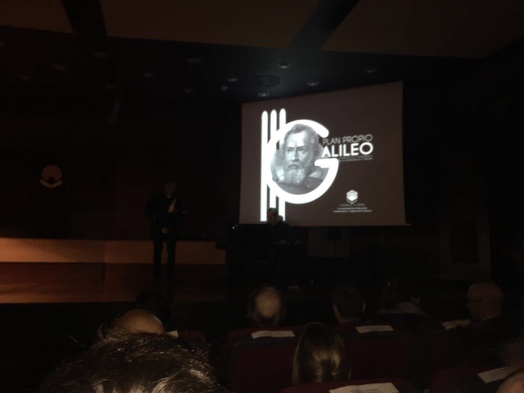 ETSIAMCordoba's tweet photo. La #FamiliaETSIAM asistiendo a la Gala #PlanPropioGALILEO de Innovación y Transferencia de la @Univcordoba. Nuestra equipo directivo @RosaGallardo15 / @AdolfoPAcevedo junto a @agferrerpo y Ana Garrido, una de las premiadas hoy. ¡Enhorabuena Ana! @UCO_otri https://t.co/3C1saqWyVO
