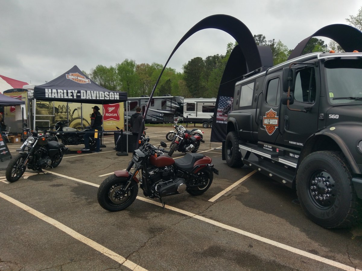 MimiandMoto's tweet photo. Thx to @AmericanFlatTrk @DixieRomeSpdwy @HellbenderHD for a great time on Saturday. Good to know #flattrack #kids are starting early! Photo: TodaysCycleCoverage #americanflattrack #dixiespeedway #hellbenderhd #flattrackracing #flattracker #motoracing #motorcycleracing #moto https://t.co/19xNjeWRwO
