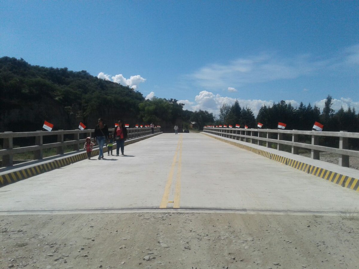 Canal_BoliviaTV's tweet photo. #AHORA| Pdte. @evoespueblo desde Tolomosa: Con estas palabras inauguramos el puente  en #ChuraTarija https://t.co/VjyzewkW9H
