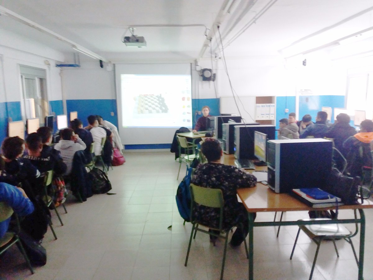 Avui taller amb joves 1er ESO Institut Torras i Bages. Col·laboració dins Projecte Tàndem Ajuntament de l'Hospitalet
#lh #3d #digital