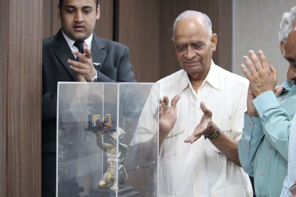 ArnabhBanerjee's tweet photo. #Moments with the #DivineScientist Padma ViBhushan #ProfMMSharma #Legacy @Gansons @nmims_india https://t.co/DxxNFkm5LV