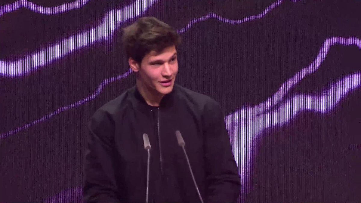 noeras_'s tweet photo. Sehr gelungene 1. Laudatio, @Wincent_Weiss 👏😋 #leaaward https://t.co/cDTFNgOHmF