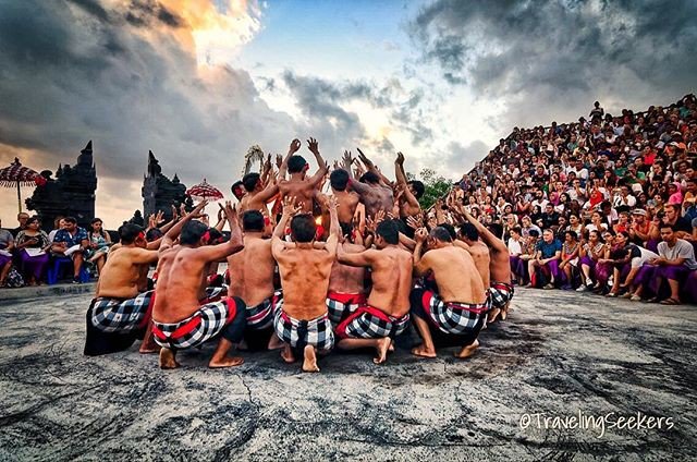 travseekers's tweet photo. Kecak Dance performance at the Uluwatu temple in Bali #kecak #bali #uluwatu https://t.co/rnItQt7vFw