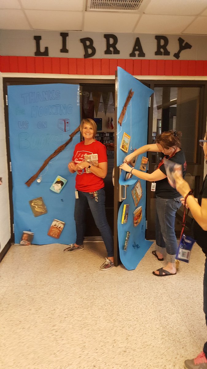 MaestroAldama's tweet photo. @DeerparkMS @CapAreaRDSPD teachers #MsWirth #MsSoto and #MsHolmes decorate for #librarianappreciation @dpmslibrary https://t.co/3B4ad8BHEf