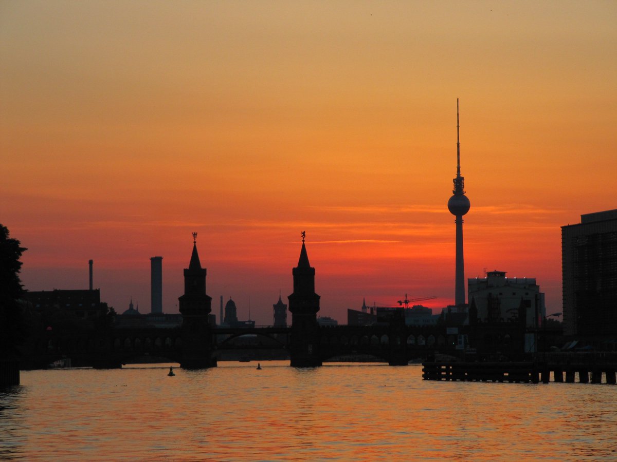 Gen_Berlin's tweet photo. What a beautiful week in Berlin to refresh a bar ...and WHAT a refresh!
Be sure to pop by the Kupfer Bar Berlin from this Wed on @gen_mitte to celebrate.
#genlove #genmitte #generatorhostels #kupferbarberlin https://t.co/7ZbAVrJO29