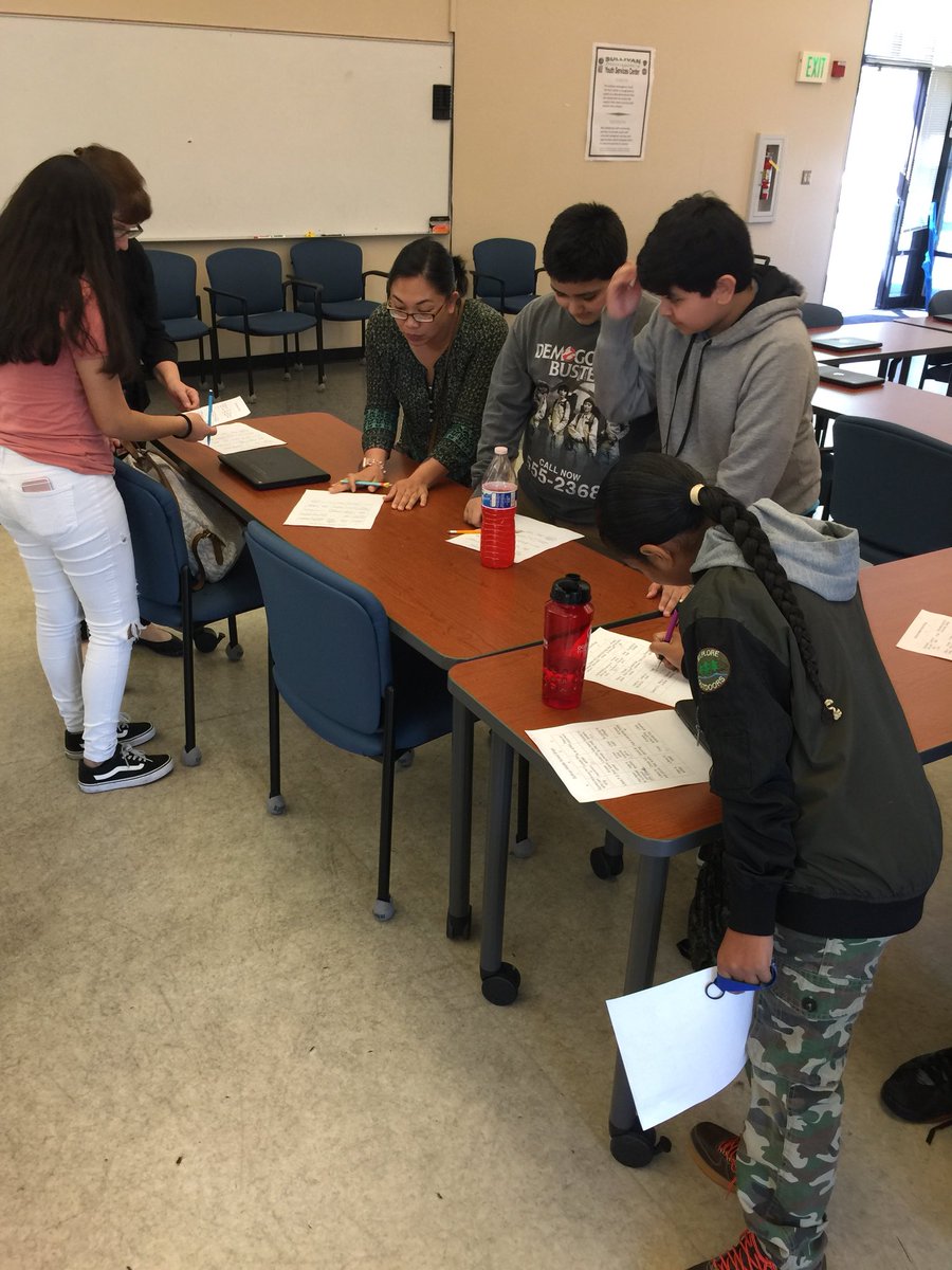 pambrou's tweet photo. IS students at college information meeting #FSUSD #FSUSDIndSt https://t.co/2JMCiRV9Tp
