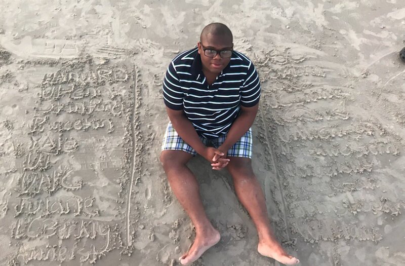 keyclub's tweet image. Shout out to Key Club member Michael Brown, who received 20 full-ride scholarships to top colleges! Congratulations Michael! 📚🎓 nyti.ms/2Iy4ad8