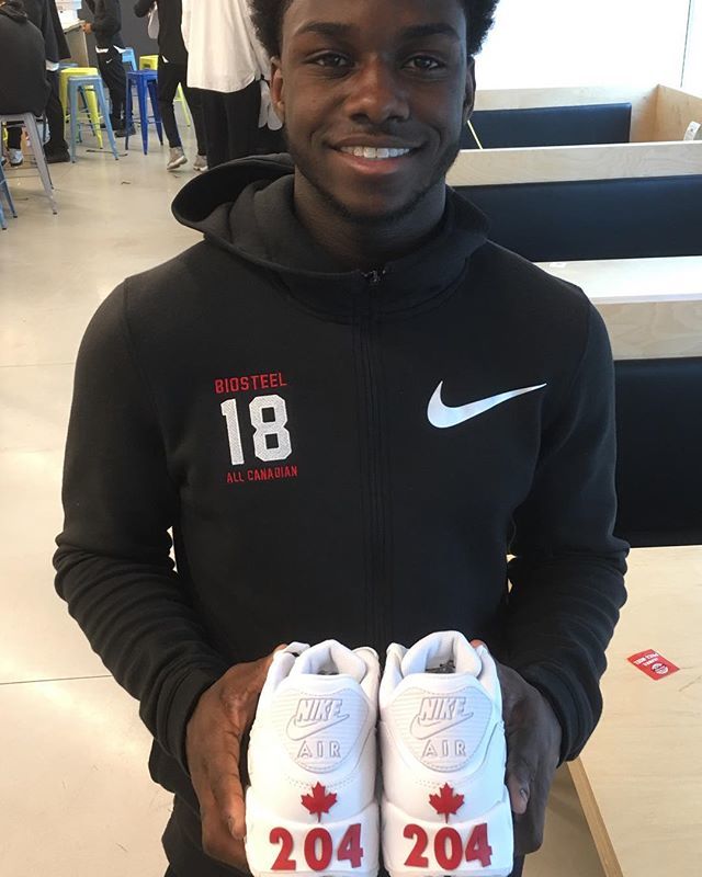 basketballmb's tweet image. Manitoba’s @dsackey_4 repping the 204 on his customized Nikes at Nike headquarters in Toronto.
#slamdunkchamp #biosteelallcanadian #nikebasketball