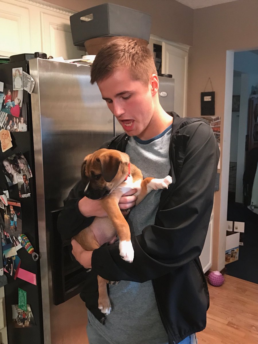 BryceDuchesne's tweet photo. vote for me for prom king 👑👑👑 https://t.co/AGtQjGygVW