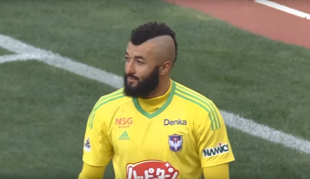 geglobo's tweet photo. No Japão, Alex Muralha volta a pular no canto direito e sofre gol de pênalti https://t.co/rybZ7j0Db2 https://t.co/sJMoyVoJz3