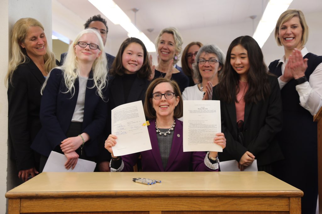 OregonGovBrown's tweet image. I’m very proud to sign Oregon’s #NetNeutrality bill into law today. It's very important that the internet remains open and accessible for everyone.
