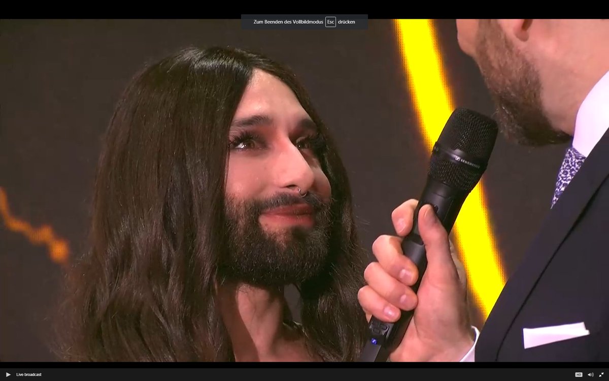 CarinaZucchera's tweet photo. #PRGLEA #LEA2018 Live Entertainment Award, Festhalle Frankfurt
Laudatio @ConchitaWurst 
Hoffe, auf #live Musik von Conchita @Gema #LeaAward #Musikmesse #MusicAwards #PRG #TomNeuwirth https://t.co/Ly2yzUmH3o