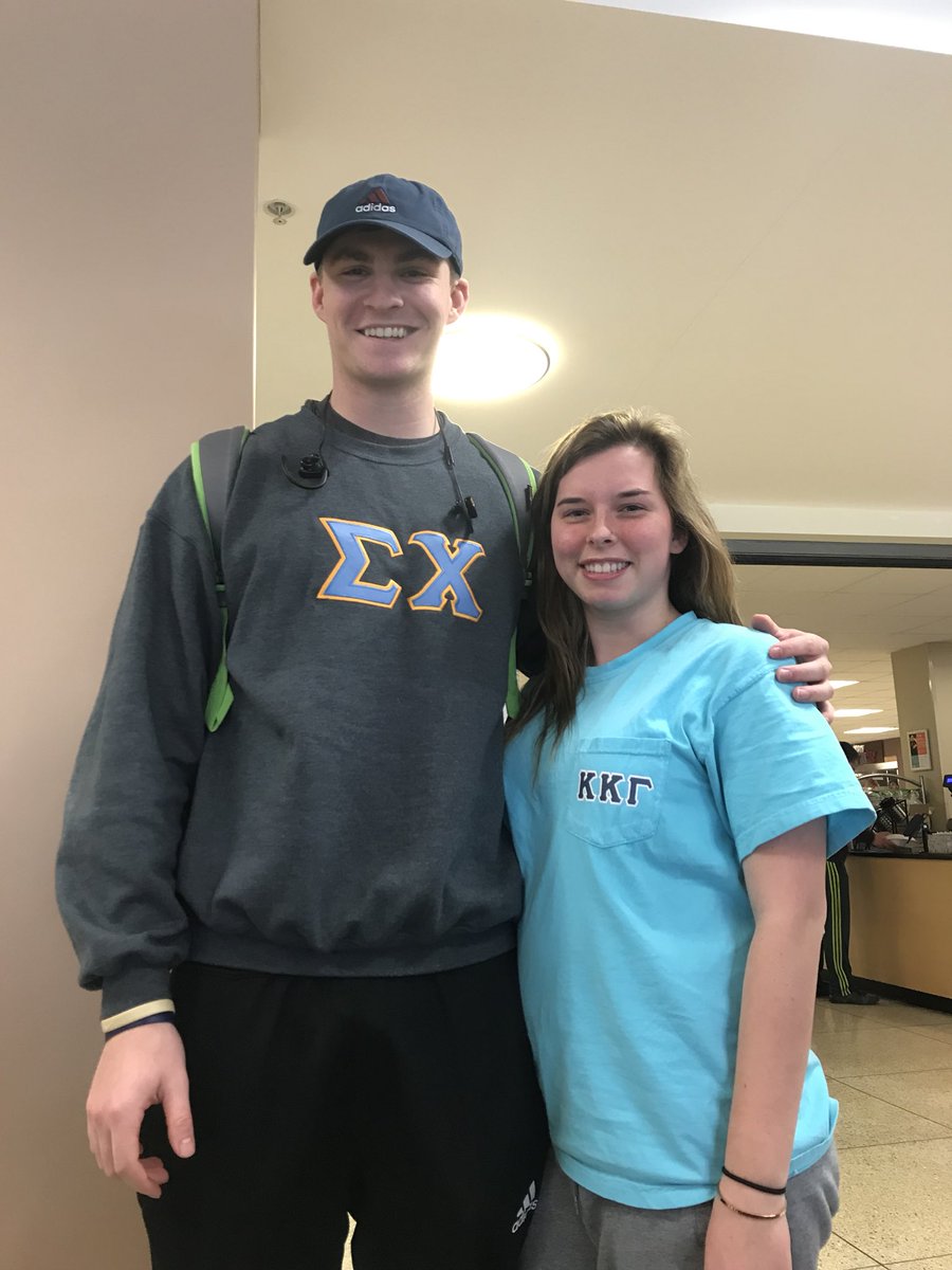 29_carrie's tweet photo. Gotta catch βem all #SnapASig @DerbyDaysBGSU @BGkappas https://t.co/gLoNS6ydnX