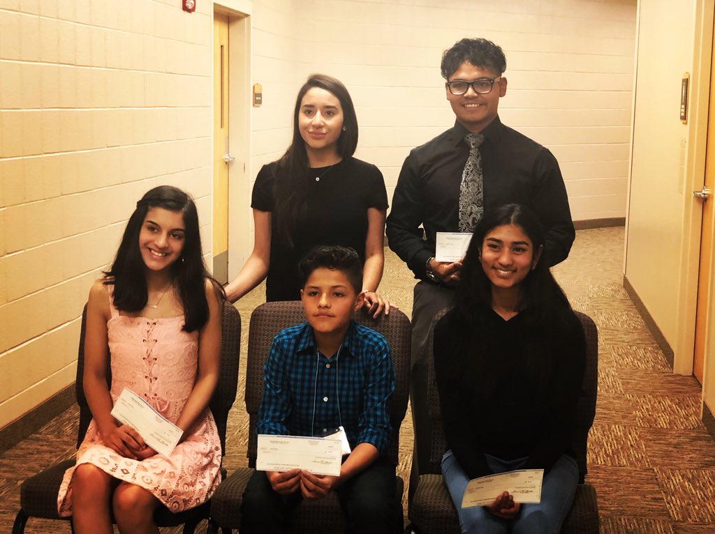 Last Thursday a few of our SACNAS chapter members judged at CSEF and gave a SACNAS Rising Star award to four students. We hope to inspire more students at next years science and engineering fair! 💖🔬💫