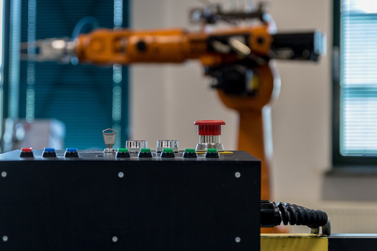viunews's tweet photo. What are the social implications of virtual reality, #robotics and #artificialintelligence? Dr. Richard Smith discusses the topic during ElderCollege's Saturday Speaker Series April 21 at 10 at Nanoose Place Community Centre https://t.co/SZA6A59a0B https://t.co/LQ20TWCtmJ