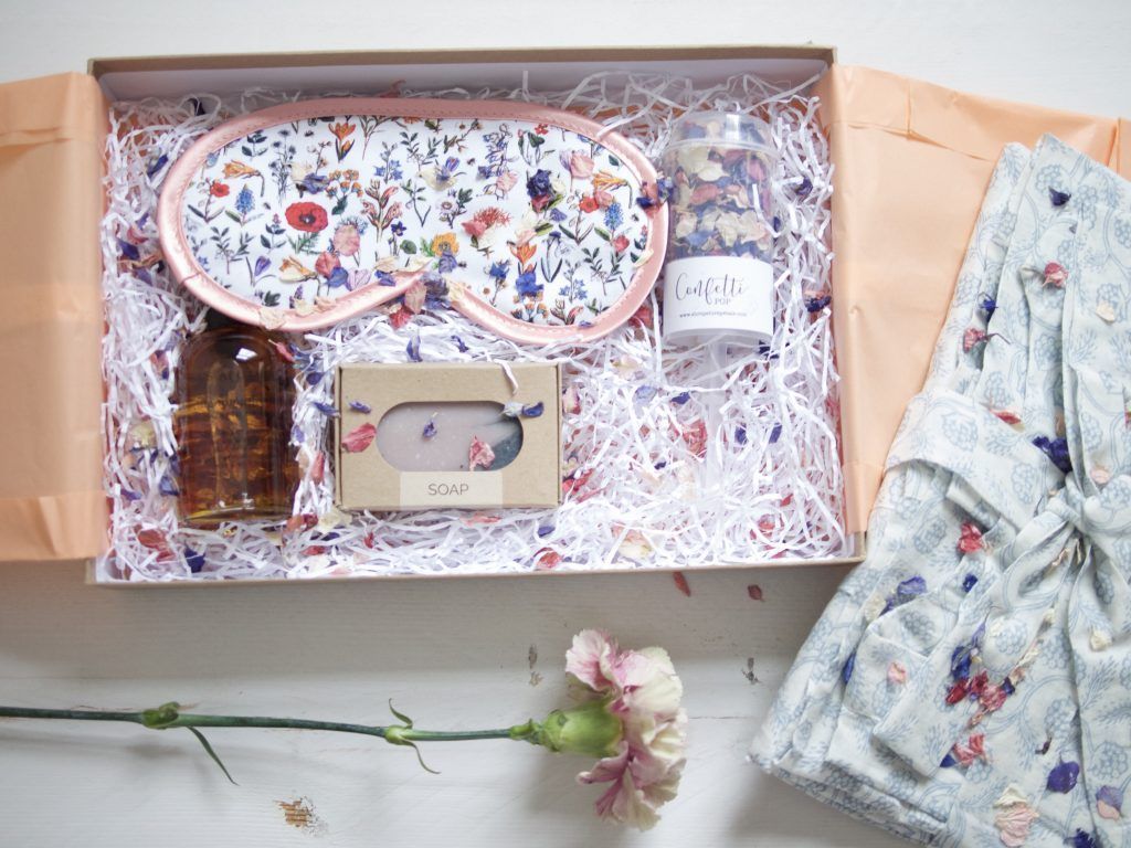 Create stylish and personal gifts for your wedding day with @HansonHopewell 💝 

Hanson &amp; Hopewell are the UK’s leading wedding gifting experts! Have a look at their listing here..
weareweddingly.com/listing/hanson…