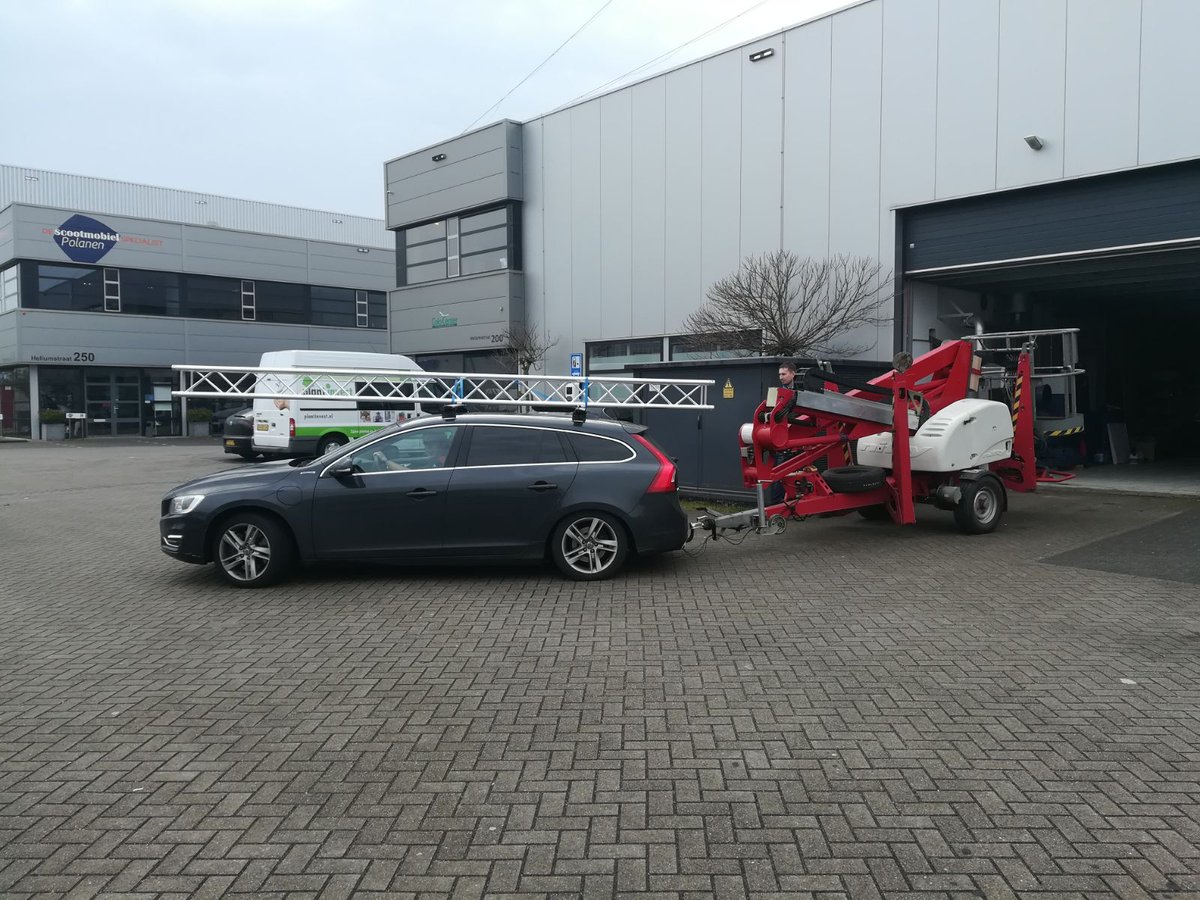 ColoCenter's tweet image. Vandaag weer op pad om een nieuw gebied te ontsluiten. Deze keer de #kwakel. De mast is vandaag opgebouwd. Aanstaande donderdag afronden, waarna we high-speed internet kunnen leveren in dit gebied. Ook interesse? Neem contact op fiberwave.nl voor meer info!