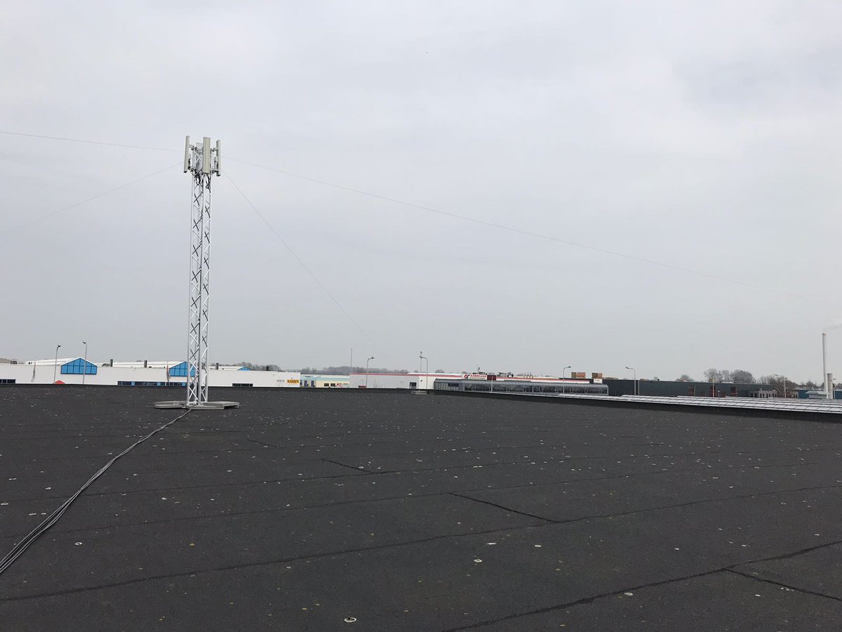 ColoCenter's tweet image. Vandaag weer op pad om een nieuw gebied te ontsluiten. Deze keer de #kwakel. De mast is vandaag opgebouwd. Aanstaande donderdag afronden, waarna we high-speed internet kunnen leveren in dit gebied. Ook interesse? Neem contact op fiberwave.nl voor meer info!