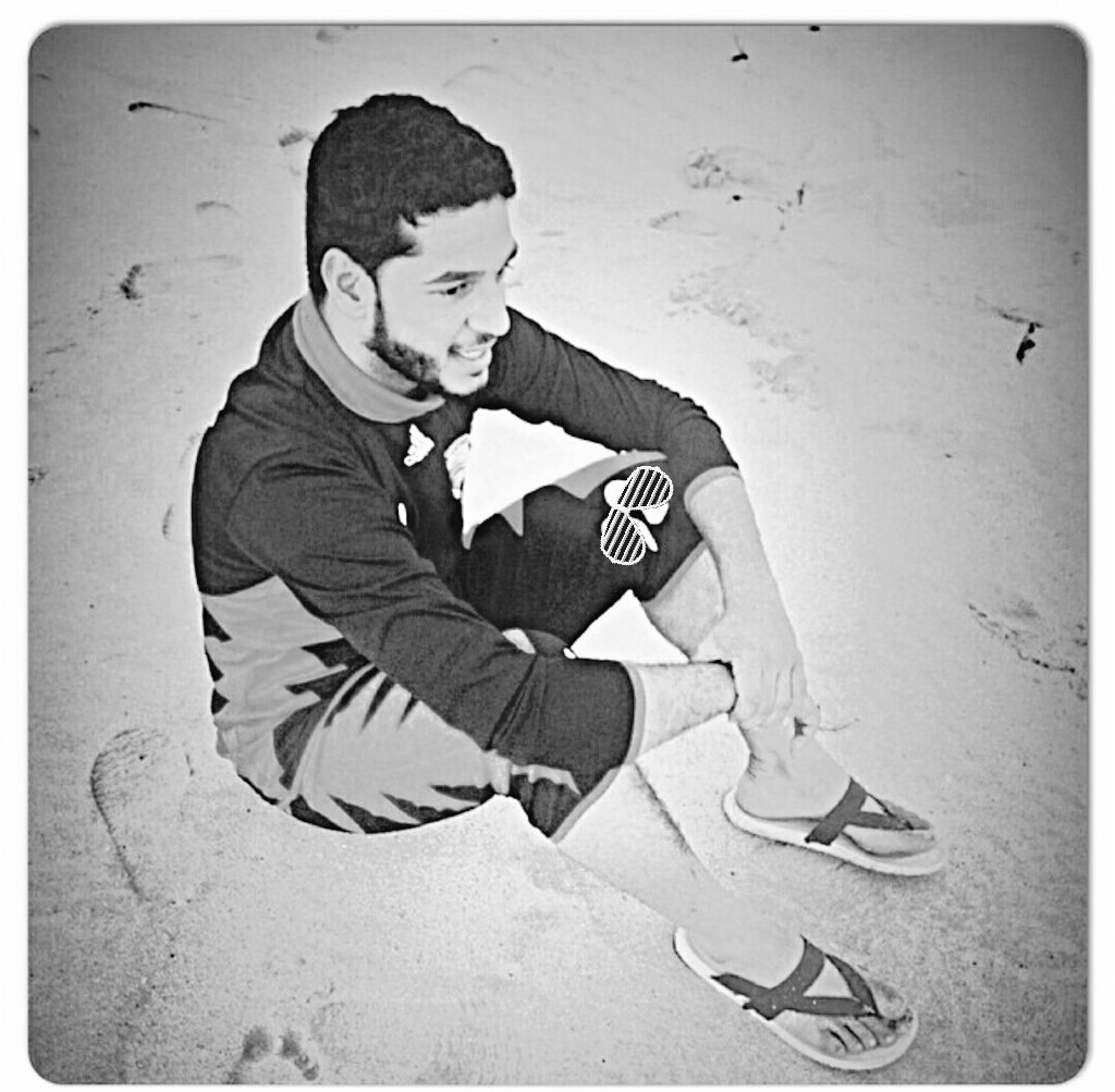 ترا ما كل من قال بنام راح ينام..
البعض خاف تفضحه عيونه وتلحف..

#Aloveb
