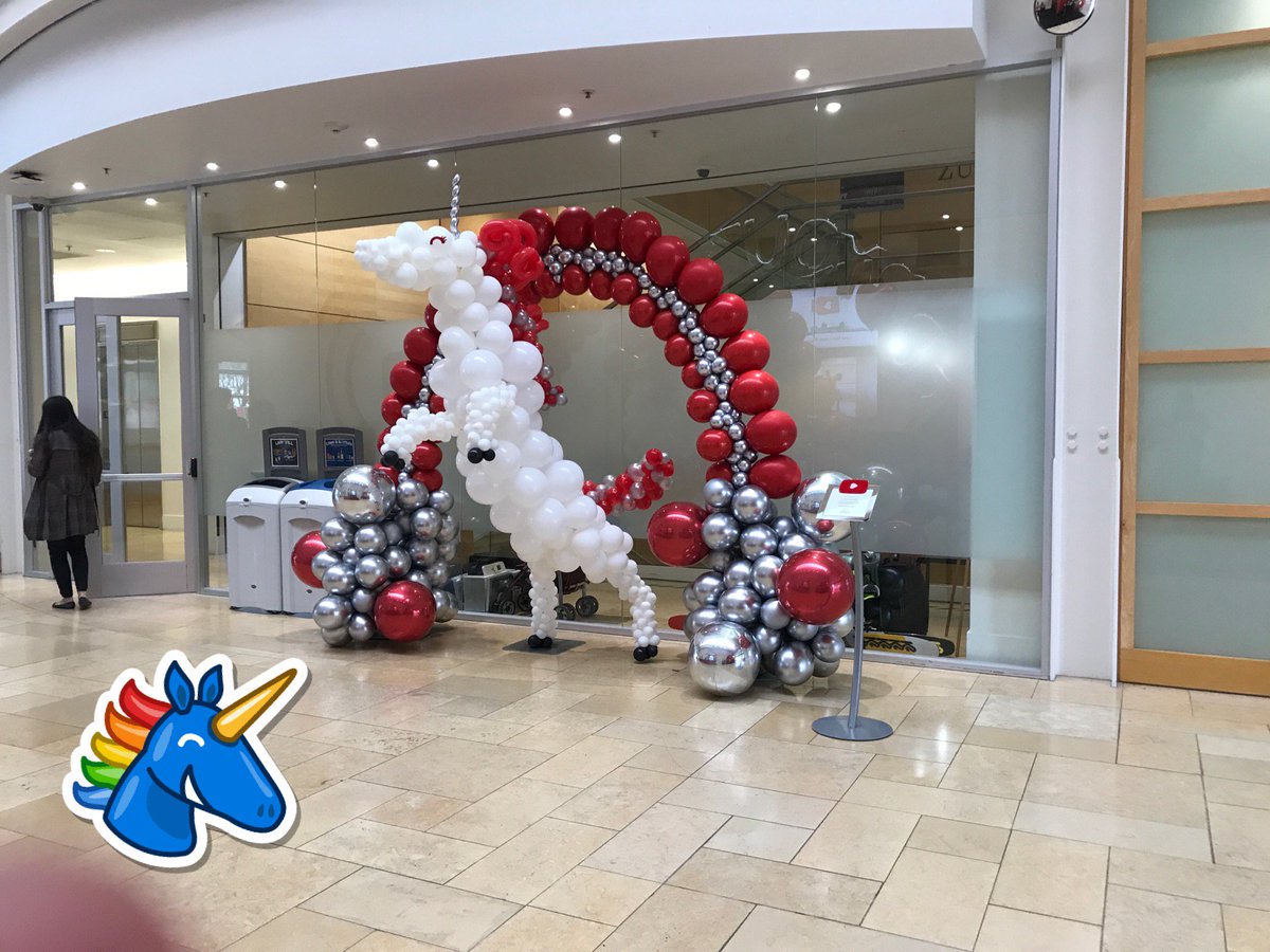 Delivering your love and support  #youtube ##sparkysballoons (@ YouTube Bldg 1000 in San Bruno, CA) swarmapp.com/c/bdGk0VXdwxw