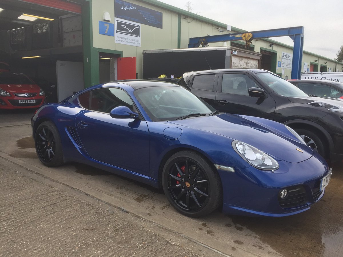 pro_tints's tweet photo. #porsche #caymans #suntek #35% #tints #tinted #windows #tintedwindows #3m #1080 #roofwrap https://t.co/1AtedMAGz7 https://t.co/hNjaTBrWVj