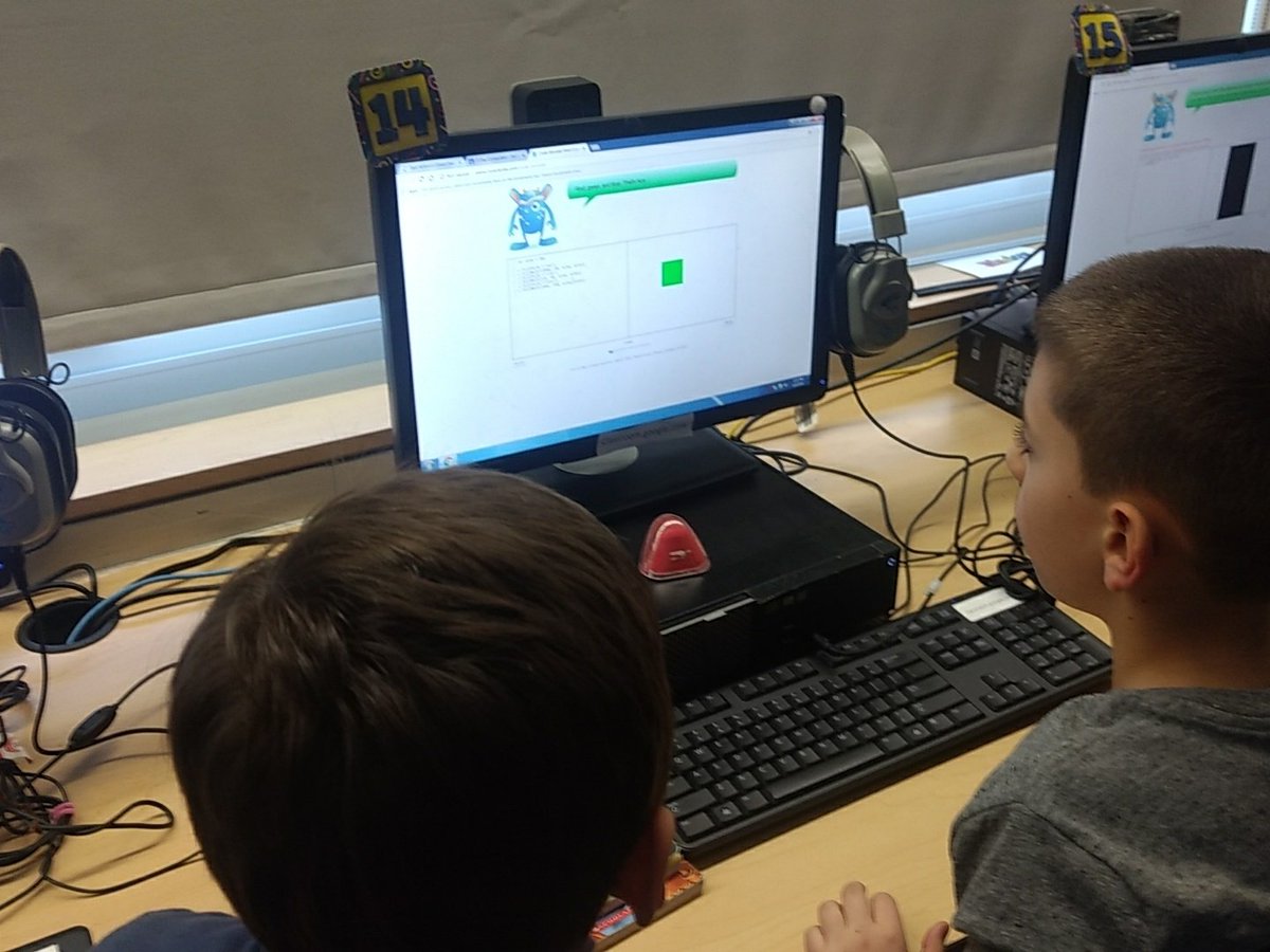 NSComputerTech's tweet image. @NSComputerTech  3rd gd learning #javascriptforkids with code monster and @codeorg express @EWSDTech