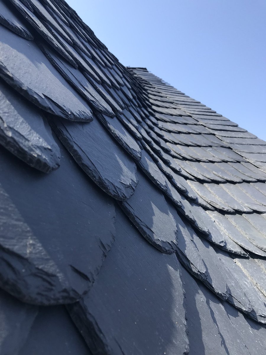Skalunas's tweet photo. Wilde Deckung style #slateroof #Latvia 🇱🇻 @LBSproducts roofing #slate https://t.co/EJ5EFJZ5rv