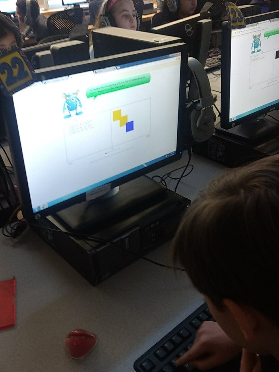 NSComputerTech's tweet image. @NSComputerTech  3rd gd learning #javascriptforkids with code monster and @codeorg express @EWSDTech