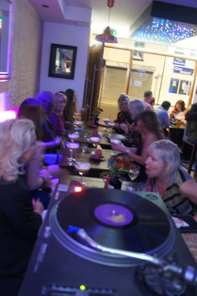 Junc7promotions's tweet photo. This Sat > @djdexnelson back from his tour bringing the cool fridge #CITYLIFE in #STHELENS 100% #VINYL #1210s #NUCOOL #TREND #CLASS #STYLE #FREESTYLE Saturdays #KEEPITCLASSY #COCKTAILHOUR 8-9pm #GINOFTHEWEEK tailored to suit a more mature clientele #STHELENSHOUR @sthelensculture https://t.co/YTghpOd2cD