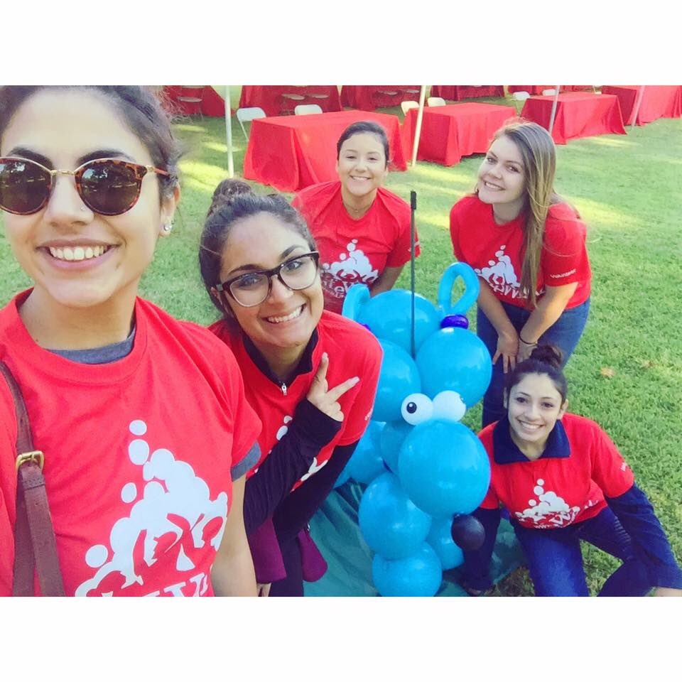 KlassyNation's tweet photo. Our sisterhood is dedicated to serving our communities! Here are a few pictures of our sisters doing just that! 🐧💕💗 #31yearsofkdchi #honestyiskdchi #honestyweek https://t.co/rDLi7ZQizK