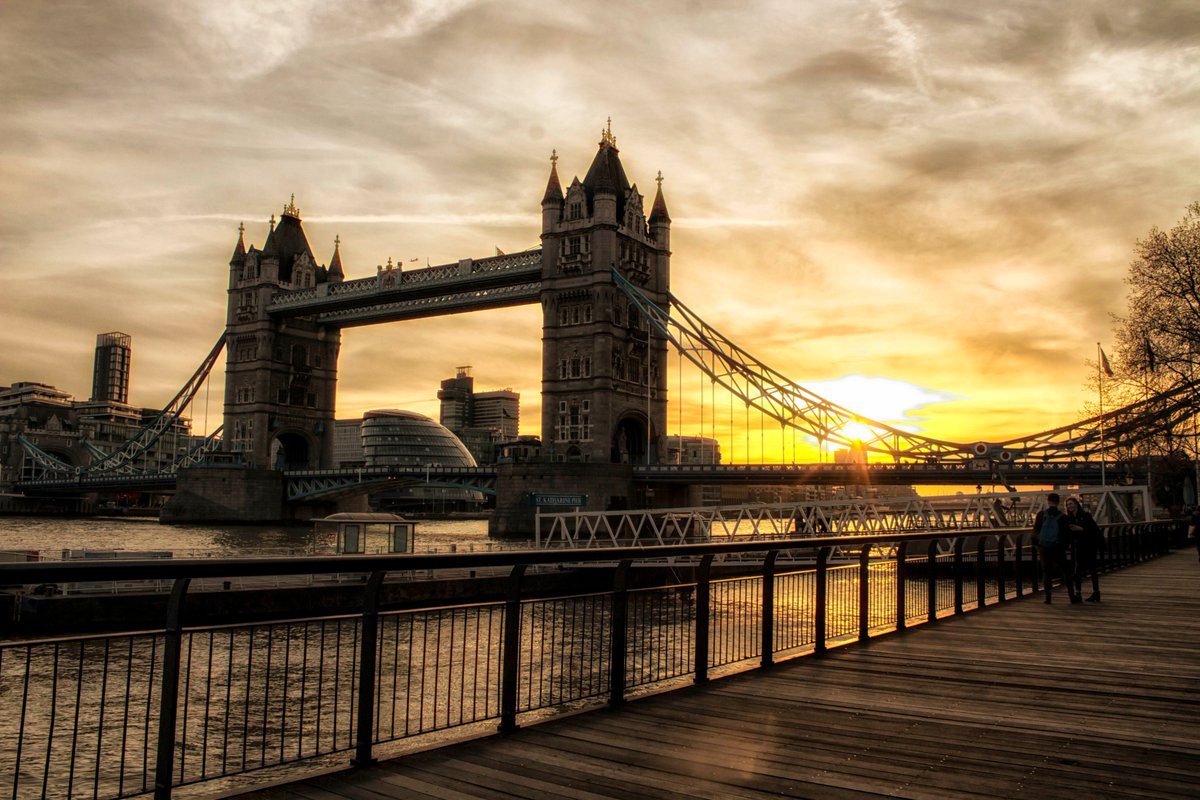 Keztastrophe's tweet photo. My entry for this weeks #WexMondays  &amp;  #fsprintmonday, taken friday 6th april #towerbridge #London #sunset https://t.co/Y79Jj8q1Ea