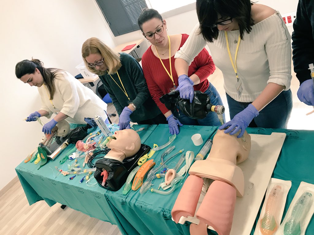 JesusFlores_MD's tweet photo. Primer día del #MIVA en #Jerez 2018... Manejo Básico, Predicción de Dificultad y Dispositivos #Supraglóticos. Mañana más!
Gracias @intersurgical @medcomflow @AmbuUSA https://t.co/cRQ3n7tkvj
