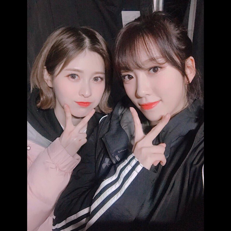 Unity_fanbase's tweet photo. [INSTAGRAM] 180409 official_uni_t's (UNI.T) picture update with Yebin &amp; Suji  #유니티 #유닛G #TheUnit #UNI_T 

TRANS: "[#Yebbi]✌🏻With #SujiQ✌🏻 🍴💕 Please eat deliciously, everyone"

https://t.co/lelOhOYSpP https://t.co/MrPBoaq5U4