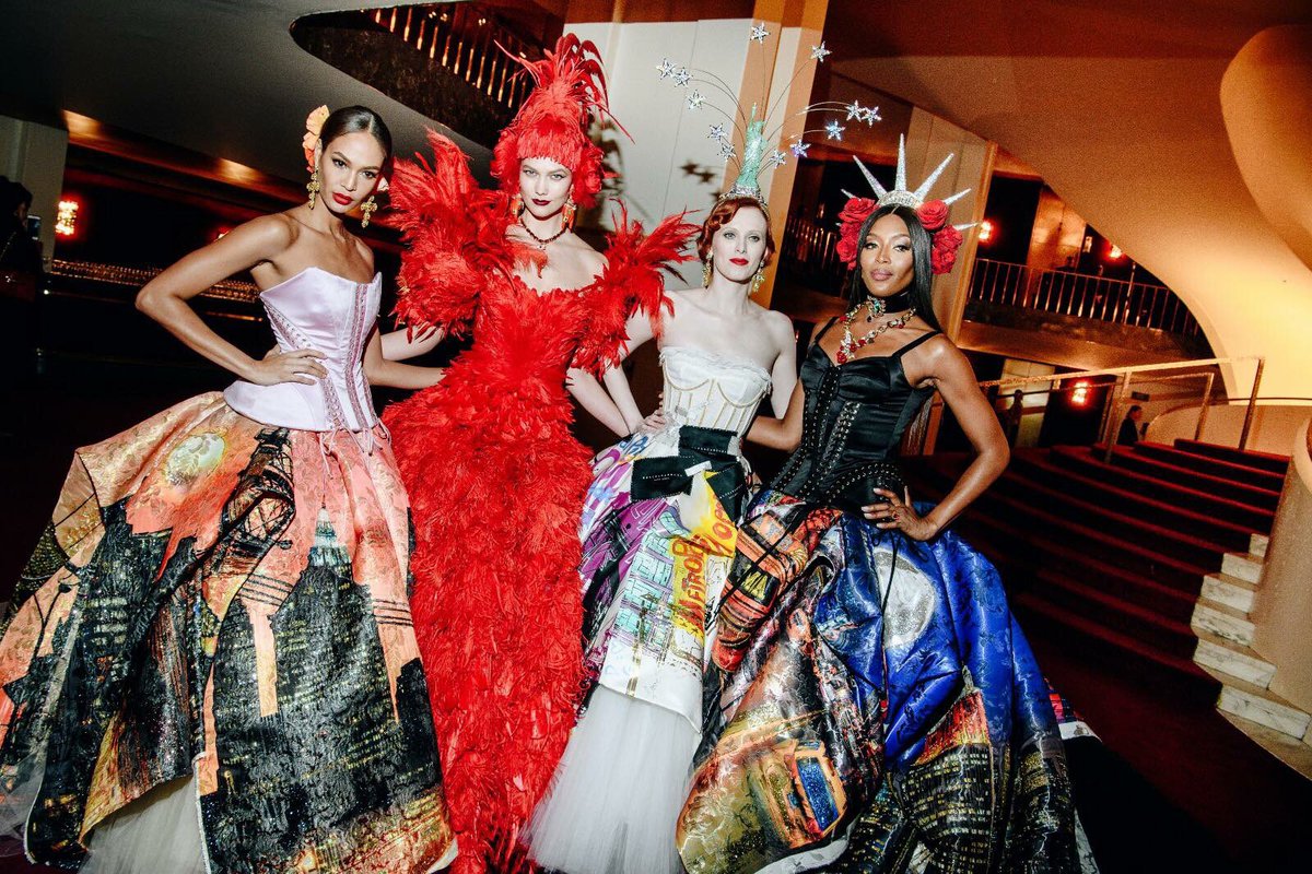 ModniDny's tweet photo. Dolce&amp;Gabbana Alta Moda, The Metropolitan Opera, New York, April 2018.
#DGLovesNewYork #MadeinItaly #lamoreèbellezza https://t.co/s55XEAMDyz