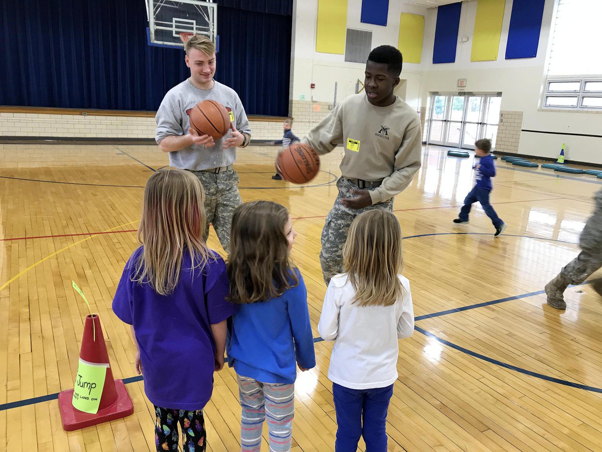 VMI1839's tweet image. During spring Field Training Exercises (FTX), cadets provide community service in Lexington and the surrounding area to organizations like Natural Bridge Elementary, Habitat for Humanity, Lime Kiln Theater, &amp;amp; Waddell Elementary.
#RahVaMil #LexingtonVA #RockbridgeCounty #community