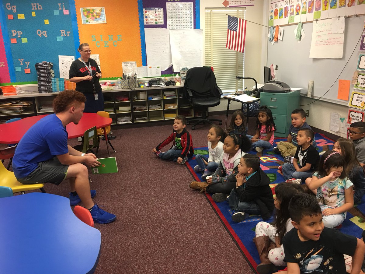 WoodReadingSpc's tweet photo. OHS football players reading to Kinder at Pease! @ECISD_T2L @PeaseECISD https://t.co/jTTQaiz2mk