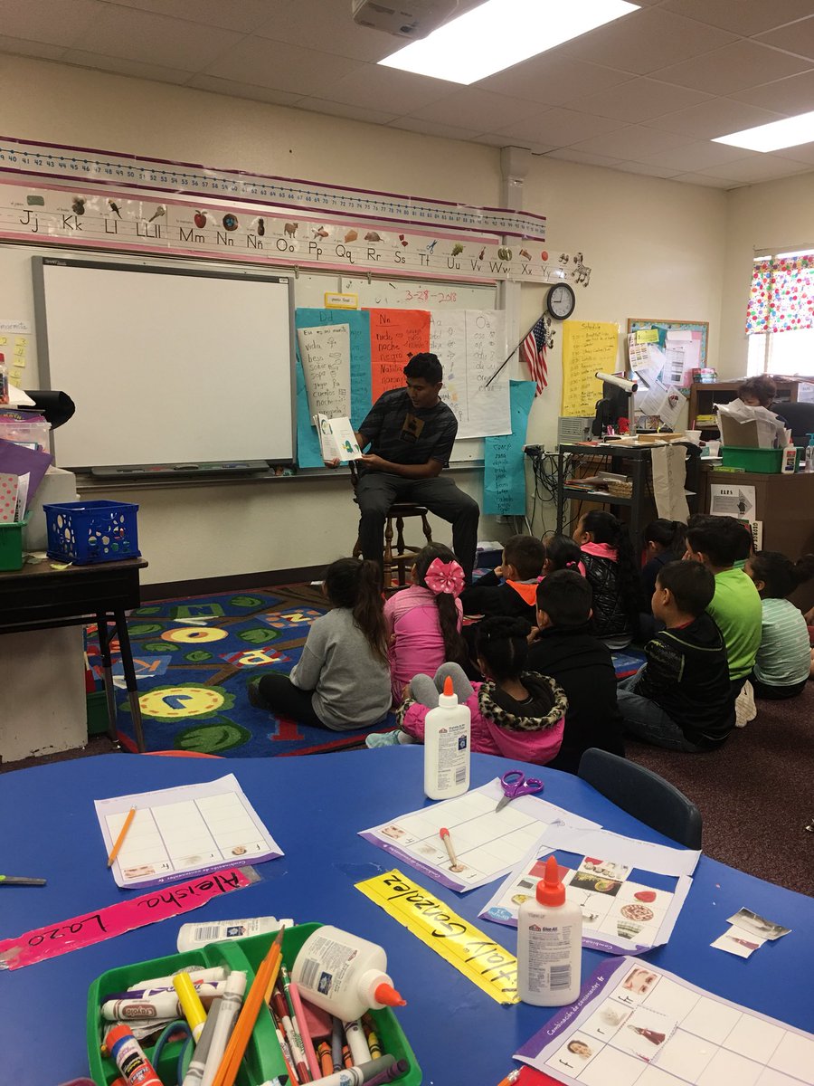 WoodReadingSpc's tweet photo. OHS football players reading to Kinder at Pease! @ECISD_T2L @PeaseECISD https://t.co/jTTQaiz2mk