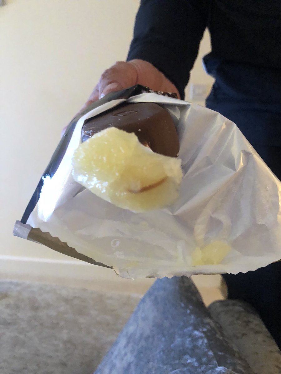 bowya90's tweet photo. @MagnumUK this yellow gloop at the end of my magnum is exactly what I wanted to see when opening our ice cream this evening. Oh and to top that off,I realise the ice cream is all sticky as well! 🤮😷🤢 #disgusting #makesmefeelsick At least @CadburyUK have my back 👊🏼 https://t.co/uE53iA4q4R