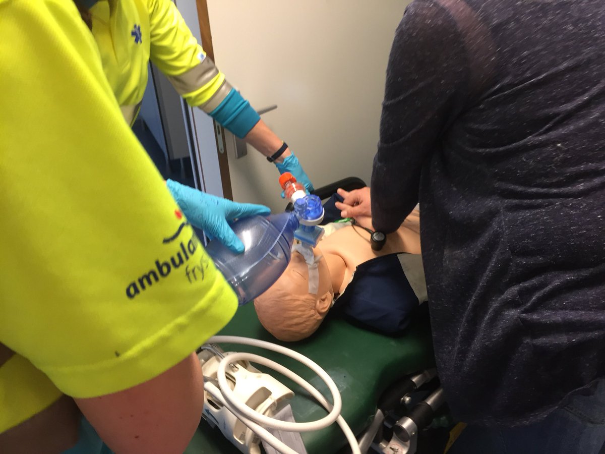 EHBOSneek's tweet photo. Vandaag goed samengewerkt met ambulancepersoneel @zuidwestfryslan #interessant #reanimatie #antoniusziekenhuis #sneek https://t.co/O3eGcRc4DM