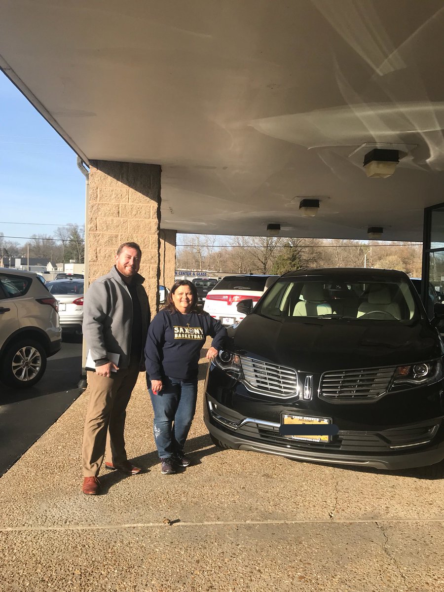 FordGroves's tweet photo. Congratulations to Donna Lichtenegger on her New 2018 Lincoln MKX with salesperson Tyler Griffin! Welcome to the Ford Groves family! https://t.co/sIGmXFErk6