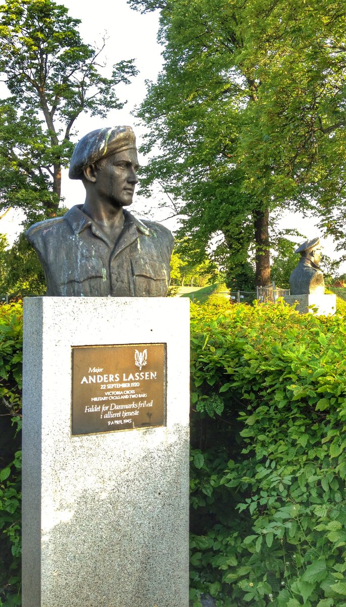 dizzernp's tweet photo. #OTD 1945 Major Anders Lassen, 24, SBS. VC, MC & two bars.
Killed in action going forward to take the surrender of an enemy position after silencing multiple others, at Lake Comacchio, Italy. Memorial bust (in need of a clean!) in his home city of #Copenhagen โGod and the Kingโ https://t.co/dLpBsvCQZ4