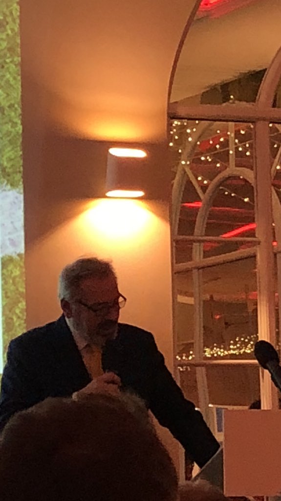 hmurray9's tweet photo. @HancockSpeaks Introduces the #ChefLegends @ #RugbyLegendsDinner @DeerParkHotel @hospactionsw https://t.co/piNqdin4NI