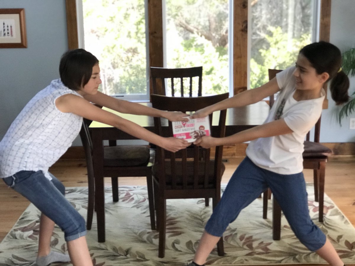 MacKidCary's tweet photo. When the kids fight over their favorite flavor. @ZeeZeesFoods #wholegrain #nutfree #wholesomefun #delicious #zeezeeshavelanded #sponsored https://t.co/CXef9hVymw