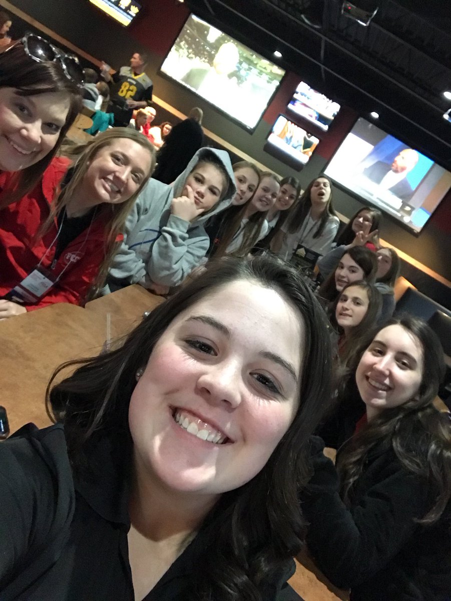 fccla_wchs's tweet photo. dinner at Buffalo Wild Wings!! #statefccla https://t.co/n38CEXjDKN