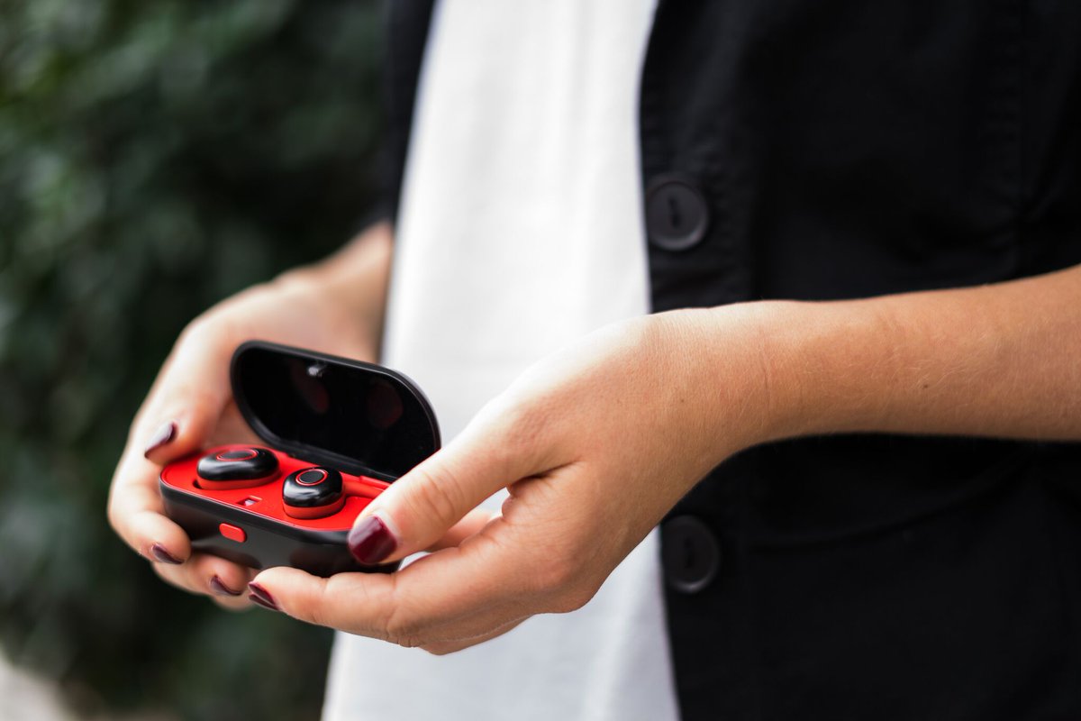 DananCorp's tweet photo. Our wireless earphones are perfect for all types of smart phones! https://t.co/voyt5vNZym