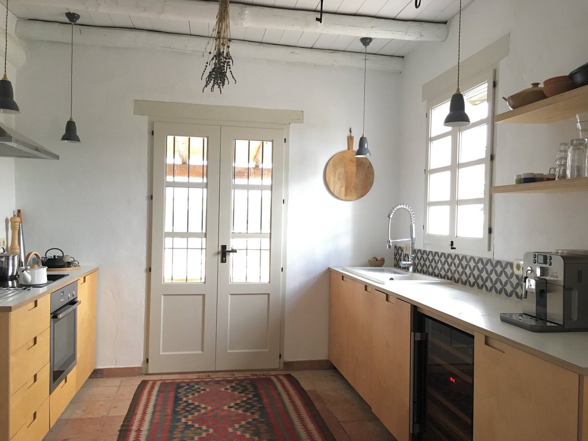 elolivarronda's tweet image. And after. We wanted to open up the space into one large, open plan room that would be really good for groups of friends and families. You can talk to someone in the sitting room while you are in the kitchen #cookskitchen