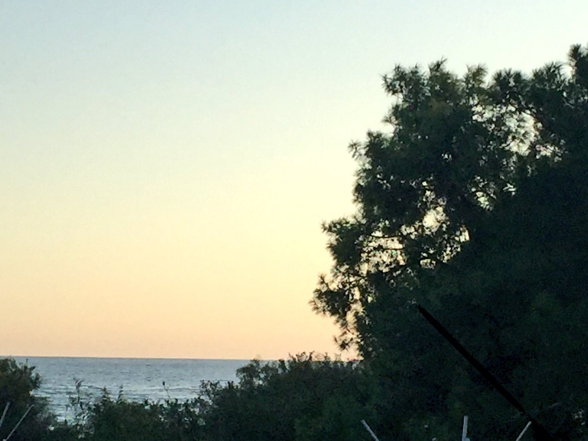 MehpareKileci's tweet image. Dışardan bakınca geziyormuşsunuz gibi görünse de eğitim seyahatlerinde denizi ancak bu mesafeden izleyebilirsiniz. #TrainingTheTrainer #EğiticininEğitimi